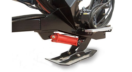 The hydraulic jack on the L7550 can easily be adjusted from the tractor cab using the remote.